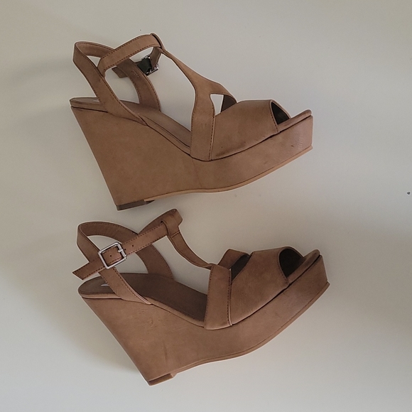 BP Wedge Sandle - Picture 2 of 10